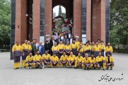 تقدیر از پاکبانان خدمات شهرداری علی آبادکتول به مناسبت روز کارگر
